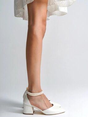 BRAND NEW Viola Ivory Mid Heels with Pearls from Eleanor Louise